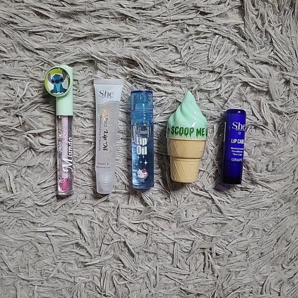Beauty Bundle Lips Makeup Stitch Lipgloss Lip Balm Lip Oil Makeup ✨️💫